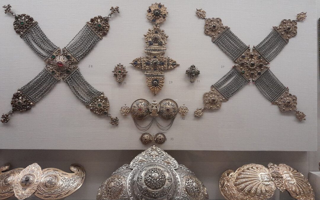 Bijoux en argent qui noircissent : pourquoi, et comment les nettoyer et les protéger