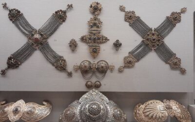 Bijoux en argent qui noircissent : pourquoi, et comment les nettoyer et les protéger