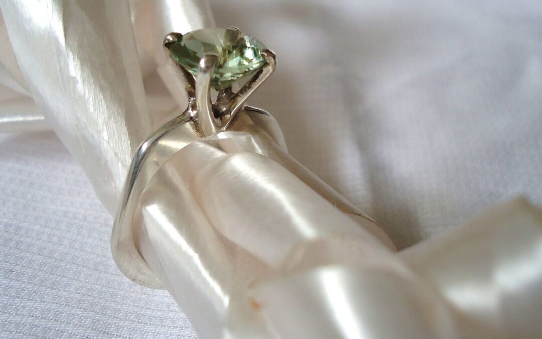 Rhodiage de l&rsquo;or blanc : pourquoi votre bijou jaunit et quand refaire le rhodiage